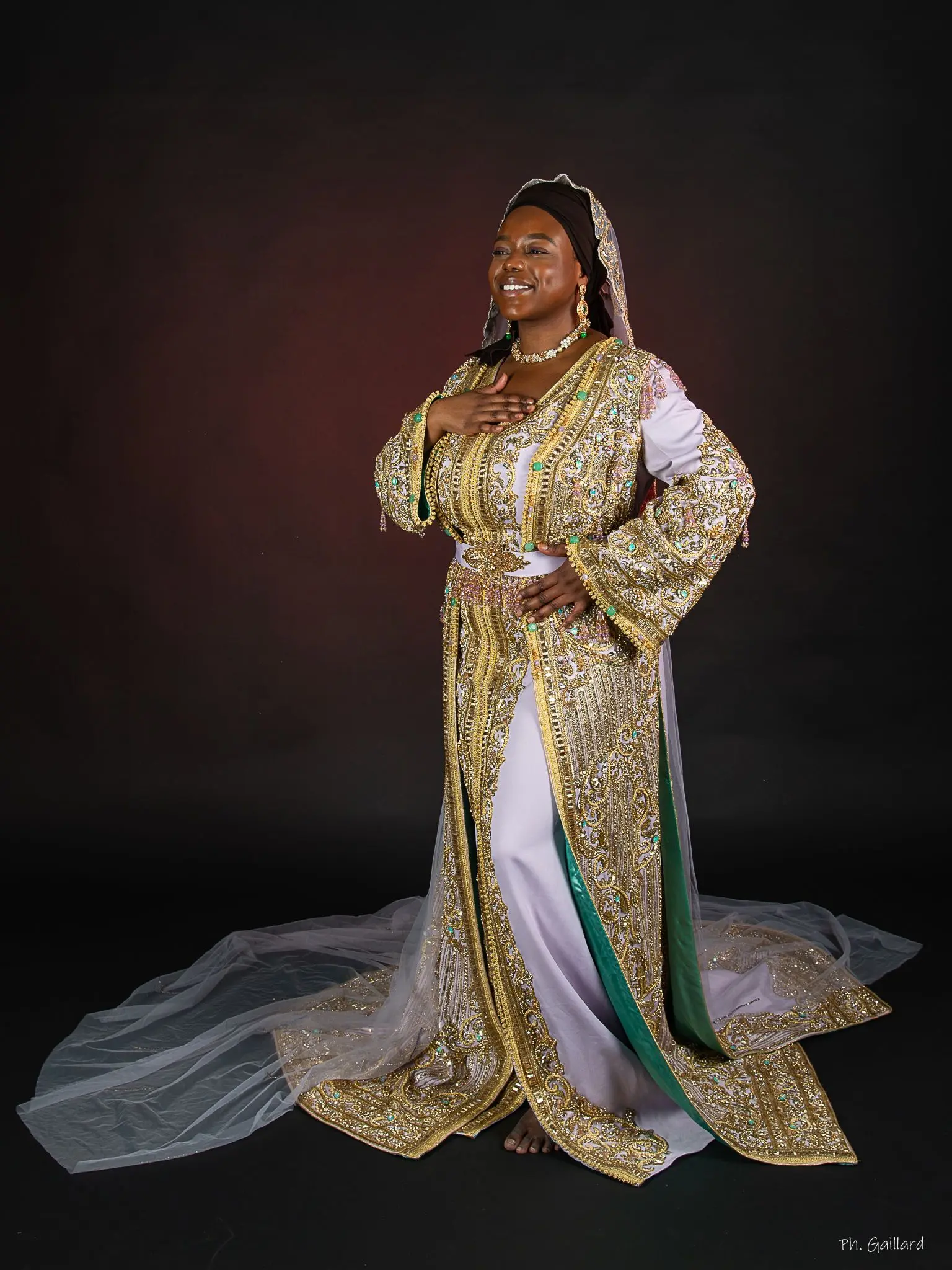 Caftan oriental élégant pour mariage et henné - Location Maison Si Lyon